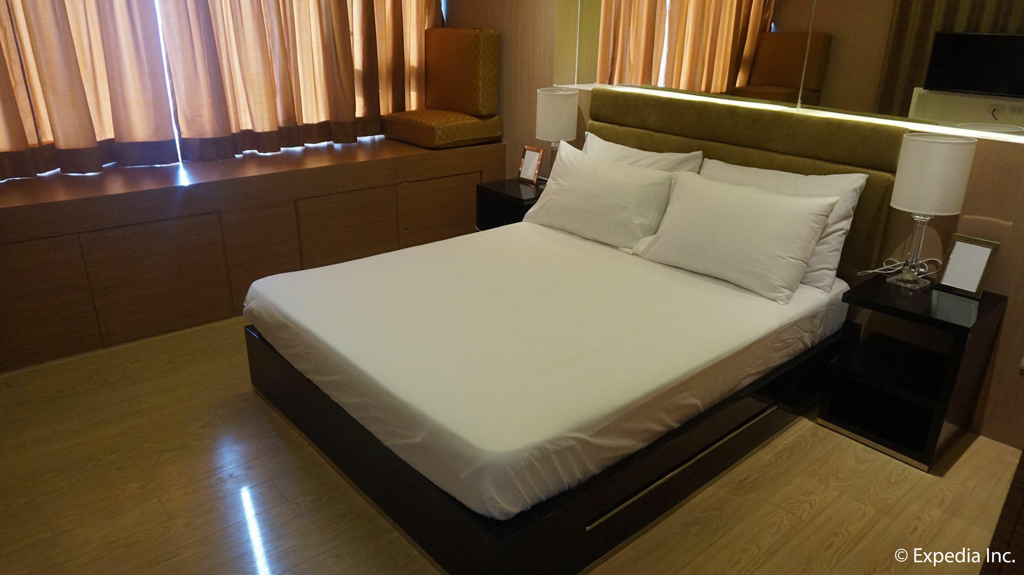 Shang Luxury Suites Mandaluyong Exterior photo